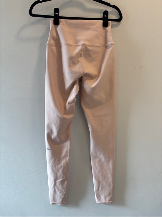 ALO Yoga Pants - Alo Yoga High-Rise Leggings in Pale Pink Size Medium